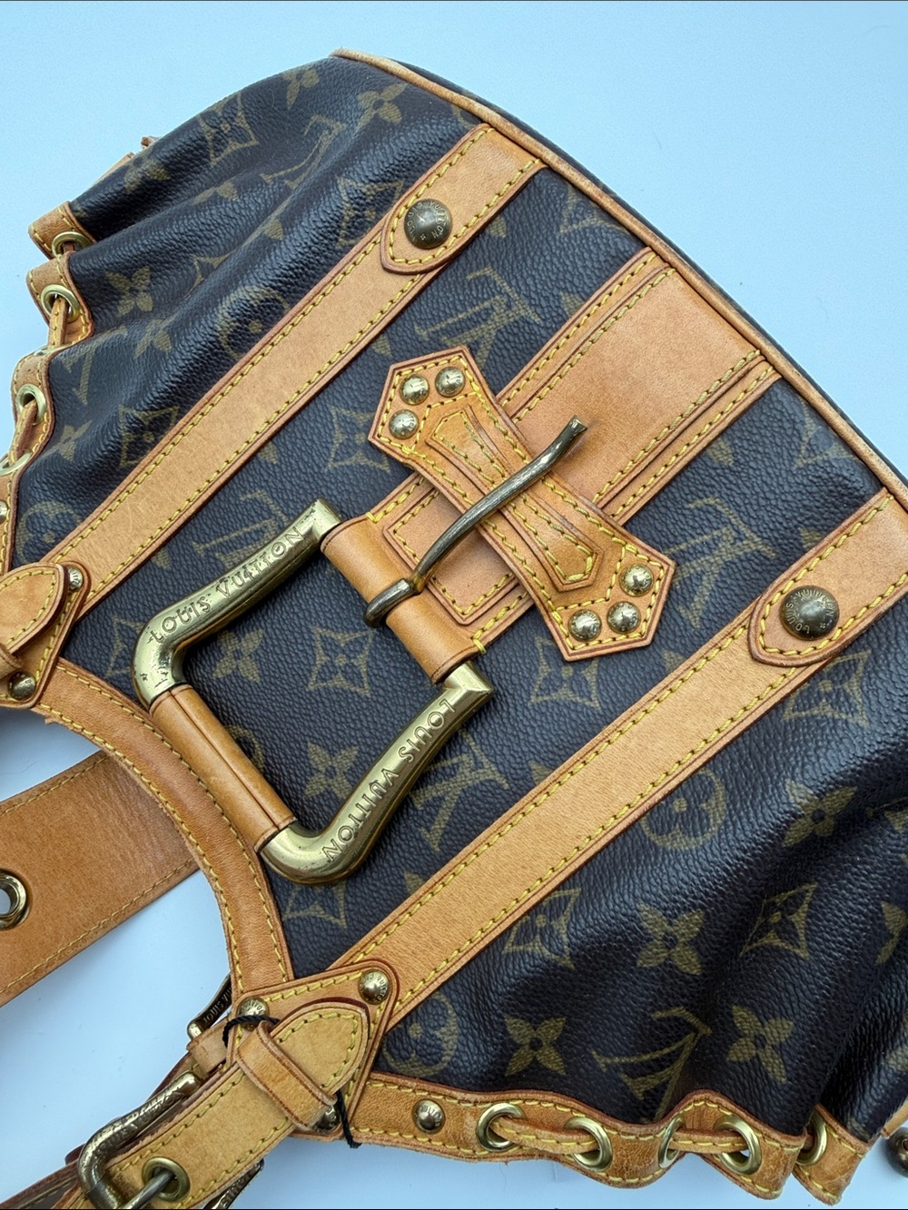 1️⃣6️⃣5️⃣0️⃣ Louis Vuitton Monogram Canvas Shoulder Bag with Vachetta Trim - Picture 12 of 16